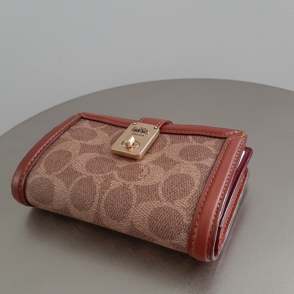 Coach Hutton Wallet in Signature Canvas